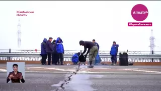 Самый большой мост в Таразе на грани обрушения
