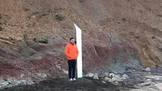 Дизайнер взял ответственность за возведение монолита в Великобритании