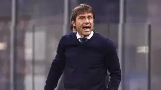 Тренер "Интера" нахамил журналистам и обвинил судей в вылете команды из ЛЧ