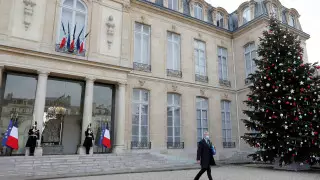 Франция вводит комендантский час, который будет действовать и в новогоднюю ночь