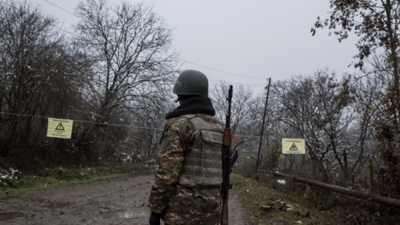 Военнослужащий армии обороны непризнанной Нагорно-Карабахской республики в селе Тагавард Мартунинского района в Нагорном Карабахе. © РИА Новости