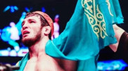 Казахстанец нокаутировал экс-бойца UFC в Москве. Британец отключился, стоя на ногах