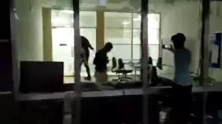 Рабочие разгромили завод по сборке iPhone в Индии