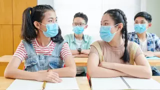 Детям в дежурных классах дадут доучиться в школах Нур-Султана