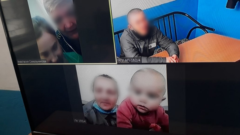 Осужденный казахстанец впервые увидел годовалую дочь, родившуюся в колонии