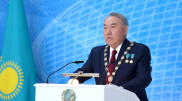 Назарбаев наградил Мамина, Акишева и Баталова