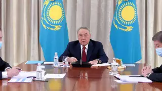 Медали Елбасы вручили молодым казахстанцам