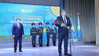 Карагандинцам вручили государственные награды в канун Дня независимости