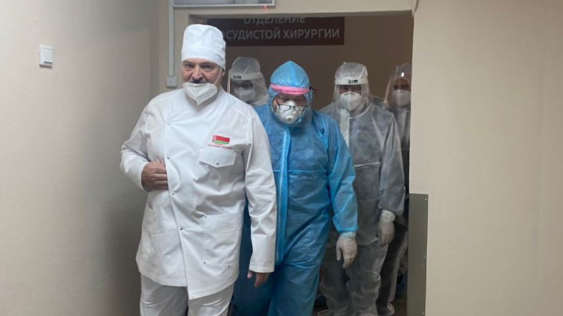 Лукашенко в областной клинической больнице Могилева. © Пул Первого