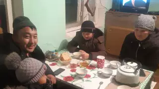 Семью с двумя малолетними детьми спасли на трассе в ВКО