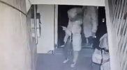 Попытка изнасилования в подъезде дома в Шымкенте попала на видео