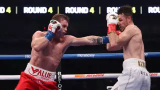 Канело победил Каллума Смита в бою за три титула