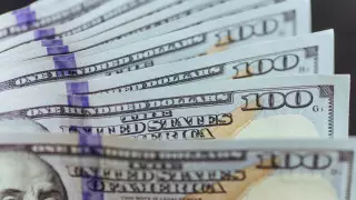 Официальный курс доллара снизился в Казахстане