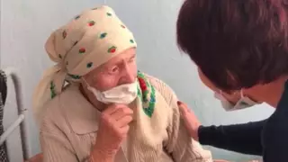 "У нас теперь есть бабушка" - потерявшая память актюбинка пять лет жила в центре для бездомных