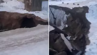 Дорога провалилась под землю в Алматы