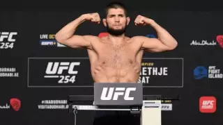 Комментатор UFC обвинил Хабиба Нурмагомедова в жульничестве