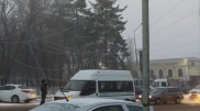 Видео с зацепившейся за гирлянды маршруткой в Талгаре рассмешило соцсети