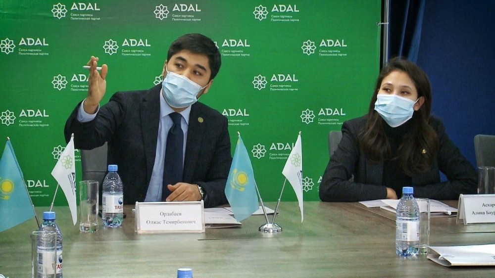 На что казахстанцы пожаловались членам партии Adal