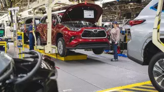 Toyota приостанавливает работу заводов в Британии и Франции