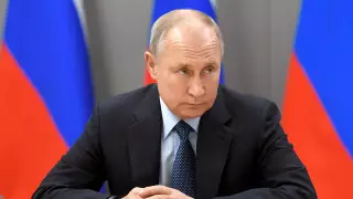 Путин подписал закон о праве экс-президентов быть пожизненными сенаторами