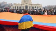 Протестующие поставили палатки у здания правительства Армении