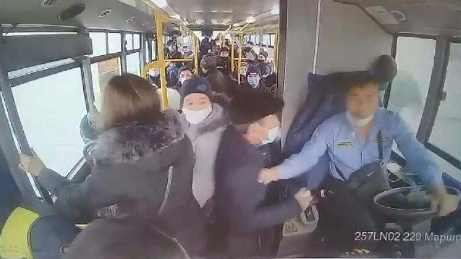 Избили в автобусе