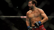 "Самому жесткому" бойцу UFC подарили казахский головной убор