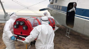 Беременную женщину с COVID-19 самолетом доставили в Уральск из отдаленного района ЗКО