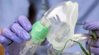 Казахстан направил 100 аппаратов ИВЛ в Таджикистан