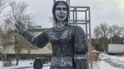 Страшно "красивый" памятник Аленке хотят продать с аукциона в России