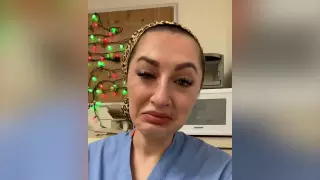 Эмоциональное видео медсестры из "красной зоны" растрогало Сеть