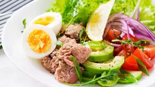 Как избежать похмелья после Нового года, рассказала эксперт