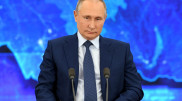 "Не бьется в истерике". В Кремле описали реакцию Путина на ситуацию с Навальным