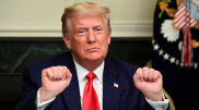 Трамп продлил указ о санкциях против не вывозящих из США своих граждан стран