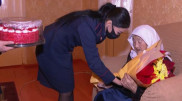 В Туркестане 98-летней женщине дали гражданство Казахстана