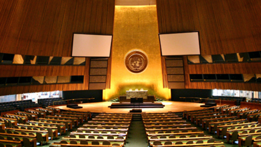 Зал Генеральной Ассамблии ООН. Фото с сайта dic.academic.ru