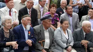 С 1 января 2011 года в Казахстане пенсии повысятся на треть