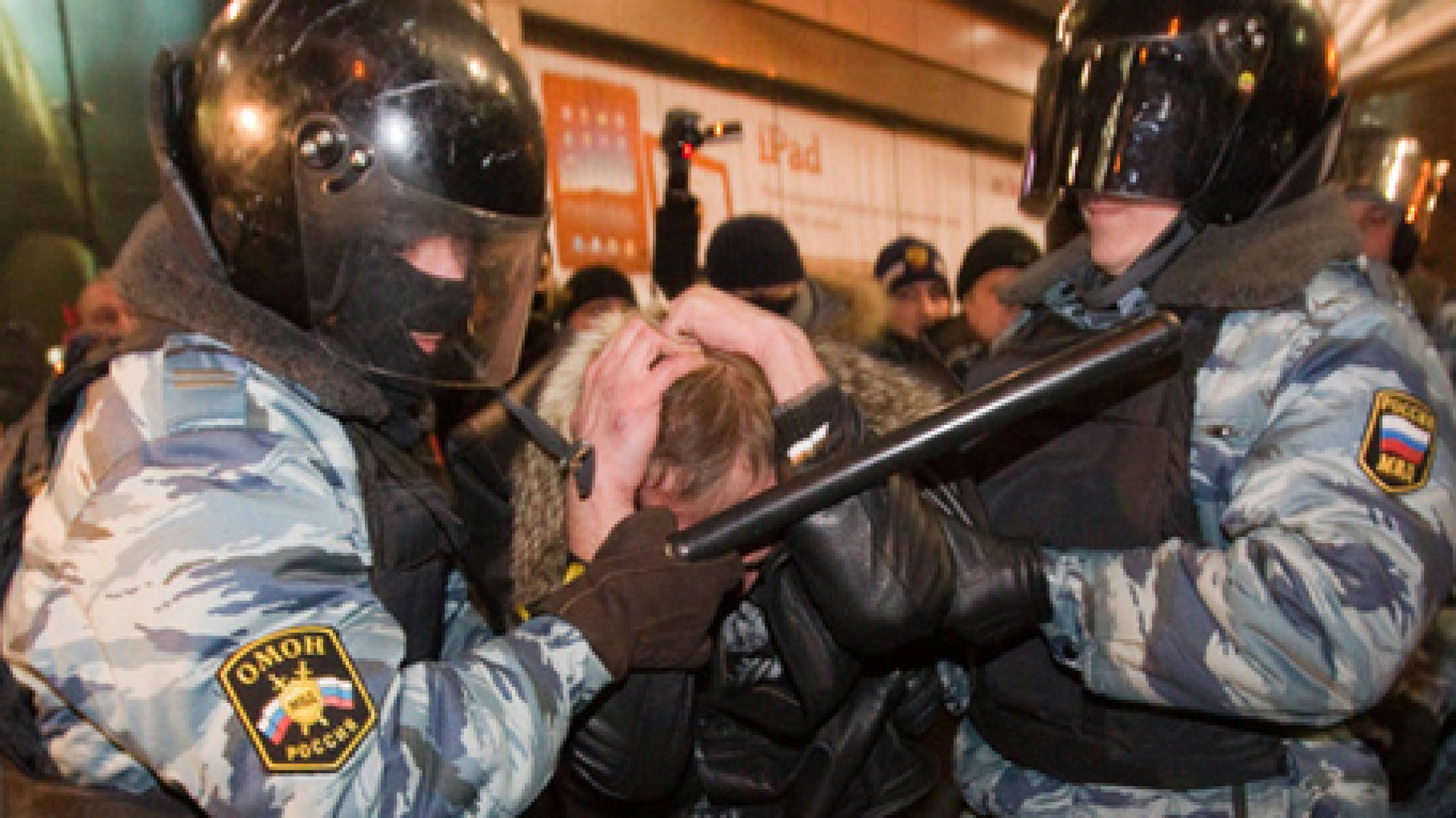 массовые беспорядки в москве. омон на массовых беспорядках. егор свиридов манежка юнион. беспорядки в москве 27 июля 2019. организатор беспорядков.