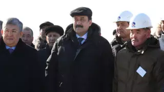 Масимов ознакомился с ходом строительства железной дороги в Узене