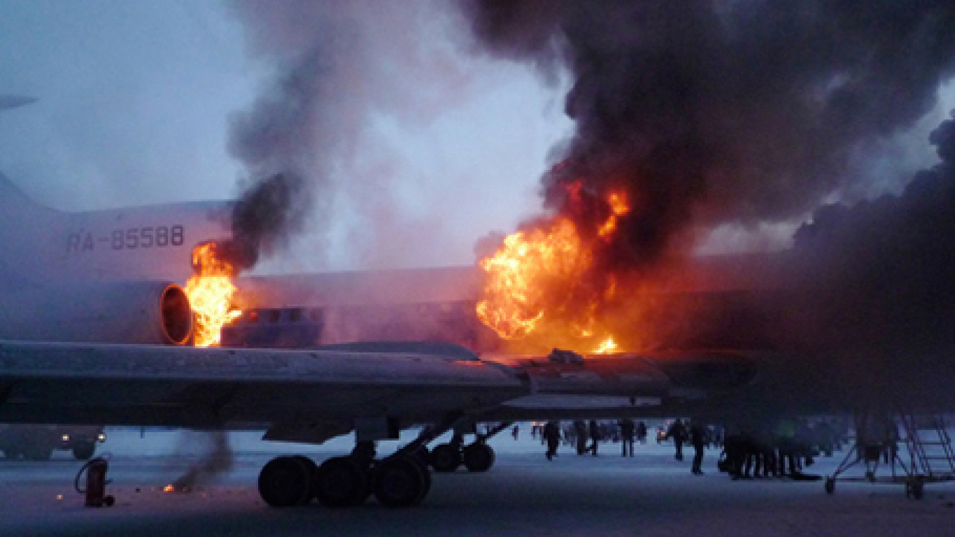 К чему снится горящий самолет. Пожаре ту-154 в аэропорту Сургута. Пожар на транспорте самолет.