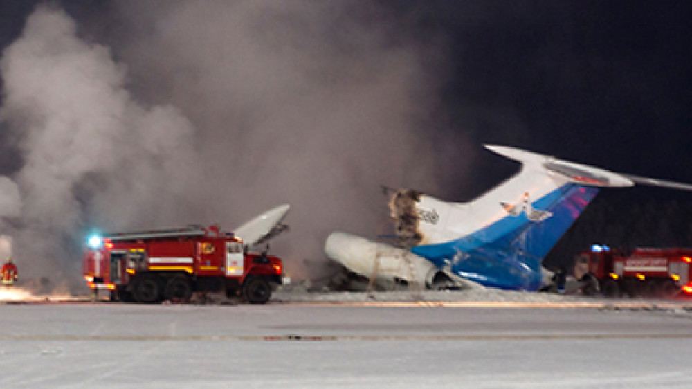 Пожар на борту самолета Ту-154 в аэропорту Сургута. Фото РИА Новости©