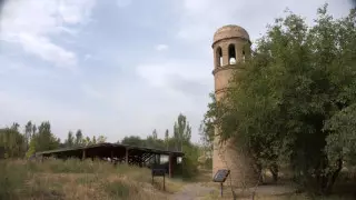 Плов, фруктовые сады и древний рынок. Чем привлекает туристов древний Исфиджаб