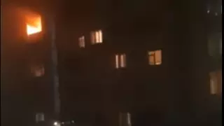 Охваченную пожаром квартиру в новогоднюю ночь сняли на видео в Алматы
