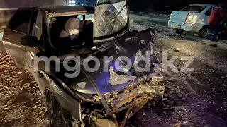 Три автомобиля столкнулись в Уральске. Пострадали три человека
