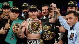 "Канело" отказался от чемпионского пояса в весе Головкина