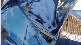 Внедорожник влетел в дом после серии столкновений и превратился в груду металла под Алматы