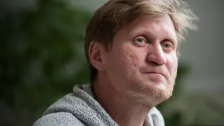 Звезда "Уральских пельменей" устроился работать на каток