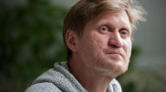 Звезда "Уральских пельменей" устроился работать на каток