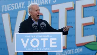 Байден заявил, что Трамп не выполняет работу президента