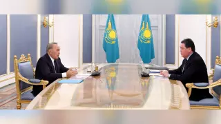 Назарбаев принял Мамина